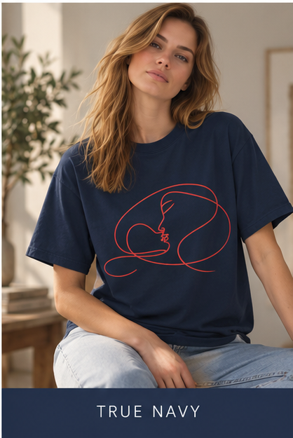 Minimalist Line Art 'Kissing Faces' T-Shirt