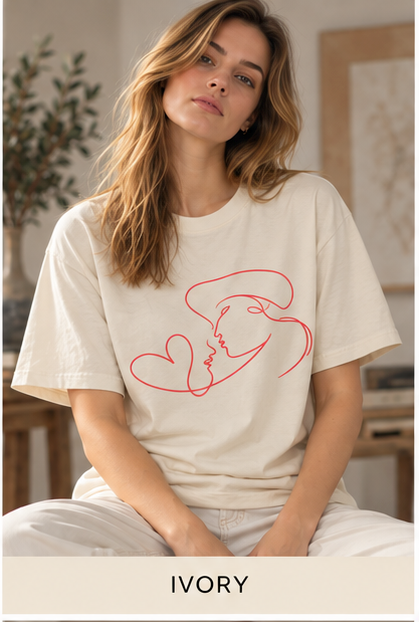 Minimalist Red Line Art Kiss T-Shirt