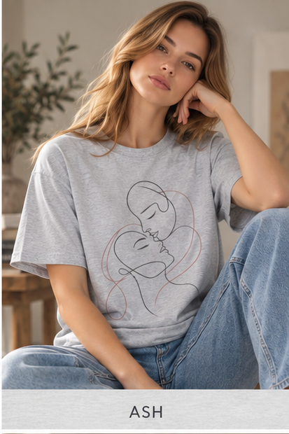 T-Shirt — Minimal Line Art Kissing Couple Tee