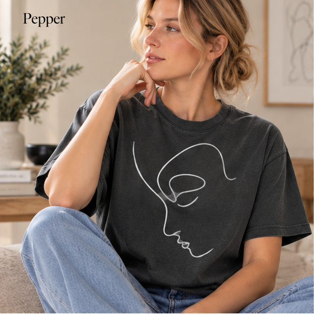 Minimal Line Art Face T-Shirt — Abstract Single-Line Portrait Tee