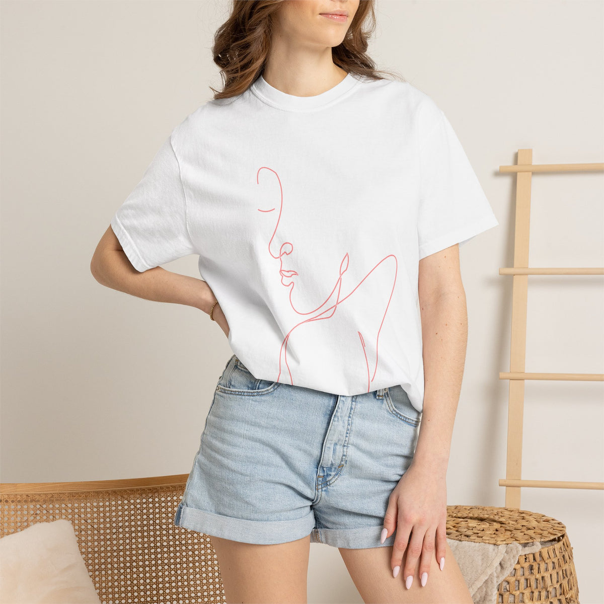Minimal Line Art Face T-Shirt — Feminine Contour Graphic Tee